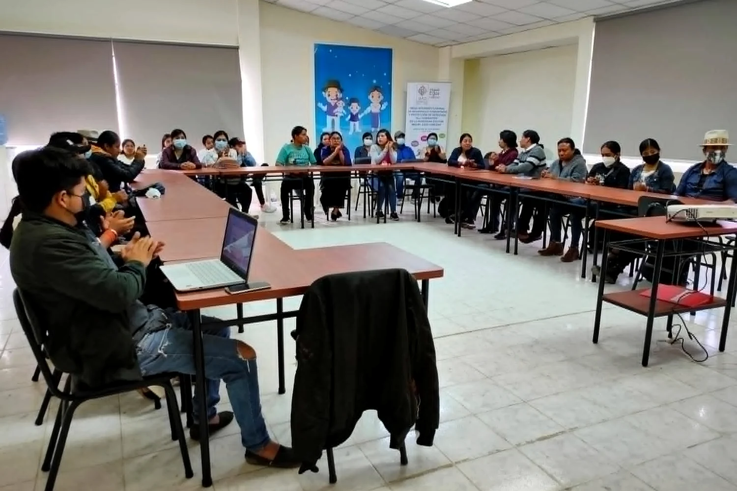Participantes en un espacio de intercambio y colaboración académica.
